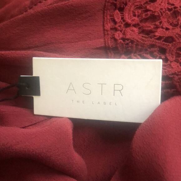 NWT! ASTR THE LABEL Cold Shoulder Shift Dress Size Small - Picture 11 of 12